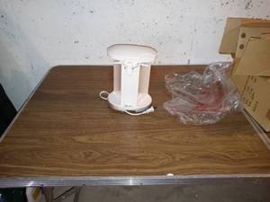 lot 8179 image: A Nice Westinghouse Electric Can Opener With Utensil Holder Tested And Working In Box
