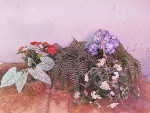 lot 28128 image: Lot of Fake Flowers