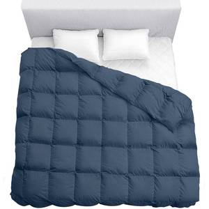 lot 3092 image: All Season Microfiber Down Alternative Comforter