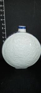 lot 1028 image: Qianlong flask vase