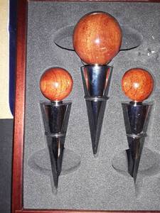 lot 1040 image: Brookstone. Liquor Bottle or Wine Bottle Stoppers