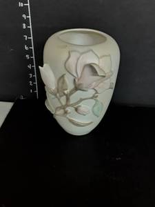 lot 1046 image: Fitz and Floyd Vase