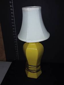 lot 1050 image: Smaller Table Top Lamp