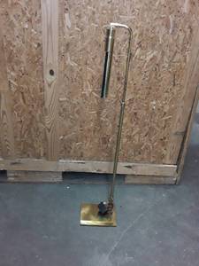 lot 1053 image: Brass Adjustable Floor Lamp. 46 in. tall