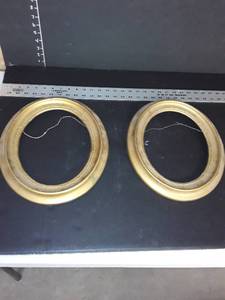 lot 1055 image: 2 picture frames. No Glass