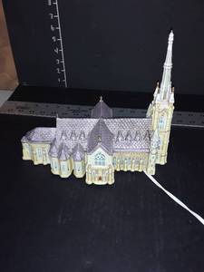 lot 1056 image: Ceramic Lighted Figurine of University of Notre Dame