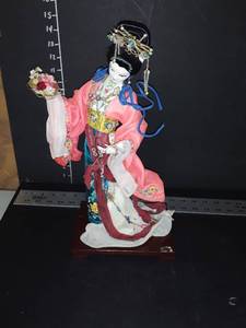 lot 1074 image: Oriental Lady in Kimono on Stand