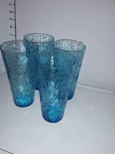 lot 1080 image: 4 Blue Drinking Glasses