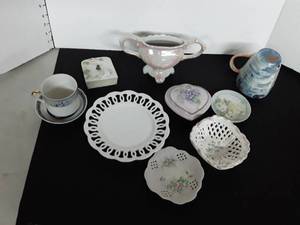 lot 1083 image: Lot of miscellaneous ceramicsknick knacks