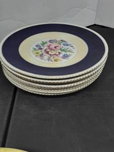 lot 1086 image: 8 pcs. Fondeville Ambassador Ware Dinner Plates