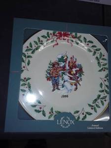 lot 1091 image: 1996 Lennox Christmas Plate