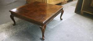 lot 1106 image: Queen Anne style mahogany coffee table 17 x 38 x 38 in