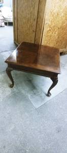 lot 1108 image: Queen Anne style mahogany side table 22 x 29 x 29 in
