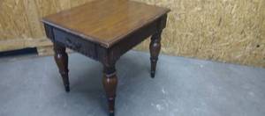 lot 1115 image: Cherry wood end table with 1 drawer 26 x 24 x 28 in