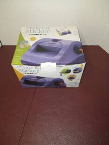 lot 1505 image: Xyron create a sticker system