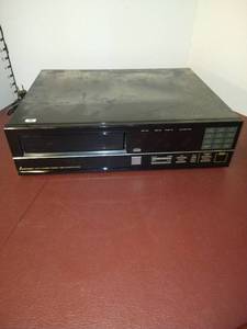 lot 1508 image: Mitsubishi auto changer compact disc player DP-409R