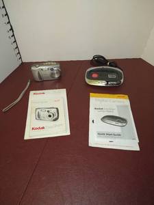 lot 1512 image: Kodak Easy Share digital camera with charging dock