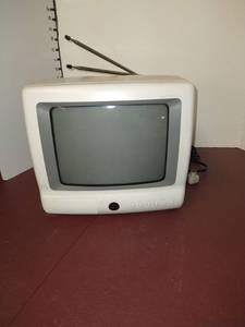 lot 1515 image: Hisense tv 9 in.