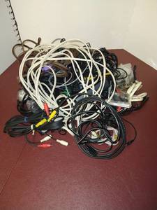 lot 1516 image: Assorted electrical connections and wires