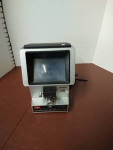 lot 1523 image: Elmo Editor 912 Dual Type Super 8 and 8mm viewer and editor