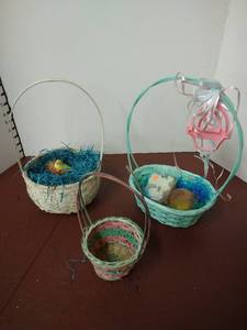 lot 1530 image: Assorted Easter baskets with Easter themed soaps