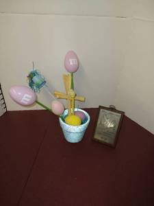 lot 1534 image: Silver anniversary plaque and pot with Easter decor