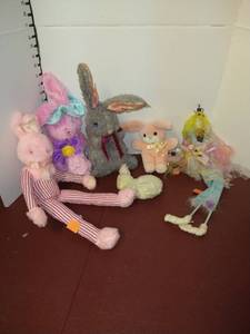 lot 1537 image: Assortment of Easter stuffed animals and a Easter themed doll figurine