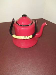 lot 1544 image: Red, black and straw kettle
