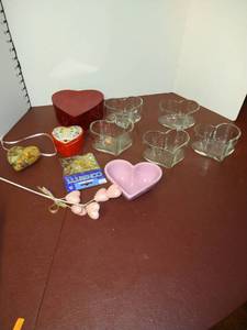 lot 1548 image: Heart shaped bowls, dishes, keepsake boxes and more
