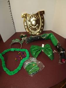 lot 1549 image: St. Patricks Day figurine, flag, and decor
