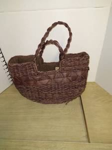 lot 1557 image: Aqua brand straw purse