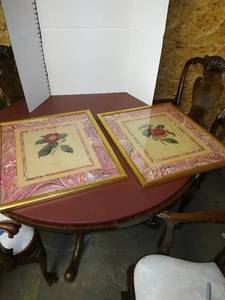 lot 1565 image: Matching floral framed wall art decor