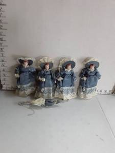 lot 2009 image: Set of 4 Southern Belle Dolls all have an umbrella with one extra