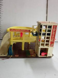 lot 2012 image: Fisher Price Lil Tykes. Parking Ramp Service Center . Missing handle on gas pump