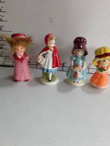 lot 2018 image: 4 small figurines. One is Napcoware