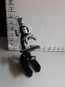 lot 2029 image: Creative Science Microscope
