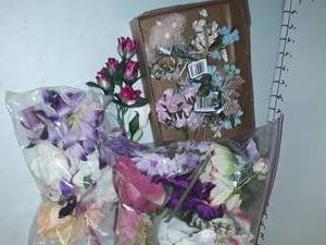 lot 2054 image: Lot of faux flowers