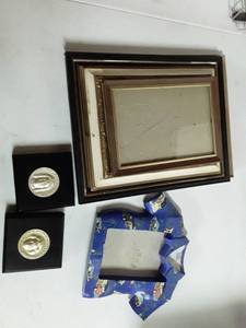 lot 2070 image: Picture Frames. 5 total and 2 plaques