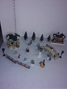 lot 2073 image: House of Lloyd. Christmas around the world.. 27pcs.