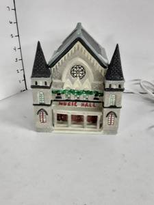 lot 2074 image: Dickens Collectable. Porcelain Lighted Music Hall