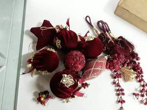 lot 2079 image: Some Velvet Christmas Decor. Some are glass. And other items.