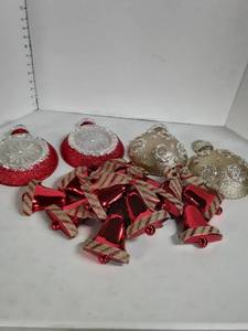 lot 2083 image: Christmas Wall Decor. Decorations are 12 so flatter on wall