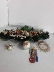 lot 2088 image: Christmas Spray. With other miscellaneous items