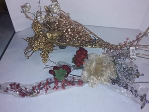 lot 2106 image: Faux Christmas Decor