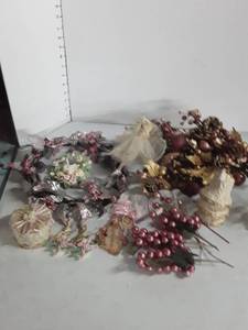 lot 2110 image: Christmas Decor....Rose and Cream colored