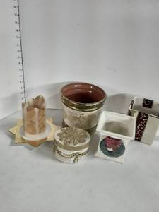 lot 2111 image: Miscellaneous Christmas Items. Vase, candle , box and plate. Plate is from Italy