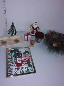 lot 2117 image: Miscellaneous Christmas Decor