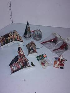 lot 2127 image: Various Christmas Decor