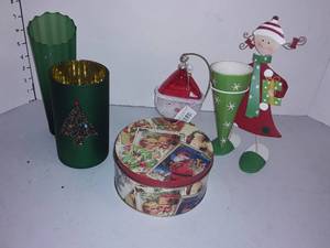 lot 2128 image: Various Christmas Decor
