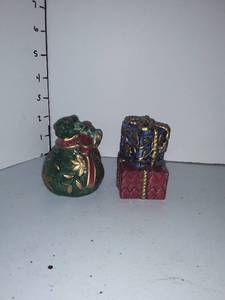 lot 2130 image: Fitz and Floyd Christmas Salt and Pepper Shakers